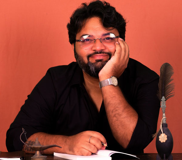 motivational speaker Akshat Gupta in black shirt wearing specks