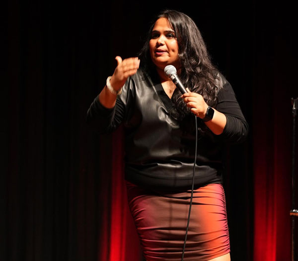 top female comedian sumuki suresh performance on stage